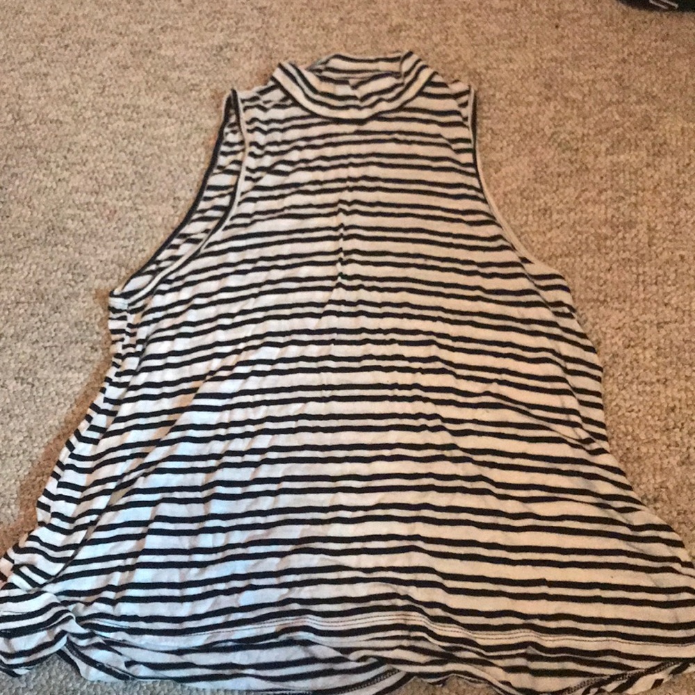 BLACK AND WHITE STRIPED SHIRT